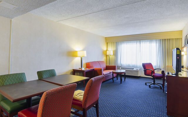 Courtyard By Marriott Boston Revere Hotel