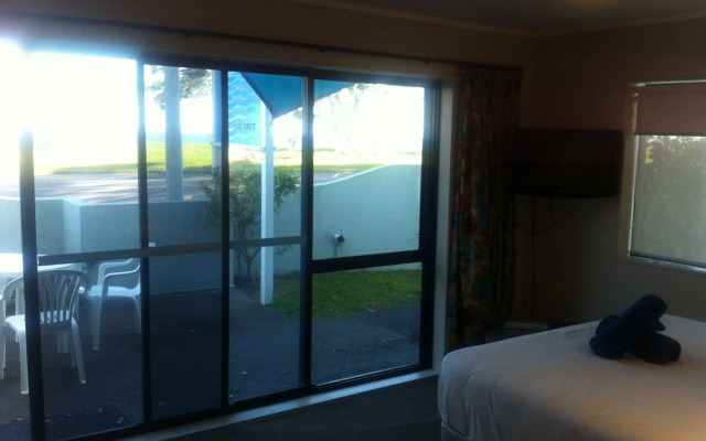 Ocean Waves Hotel