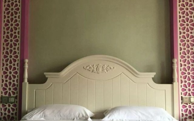Guoran Theme Hotel (Wuhan Huquan)