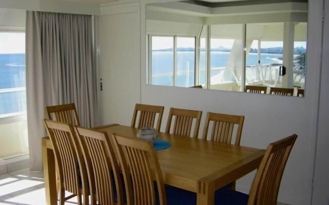 84 The Spit Holiday Apartments