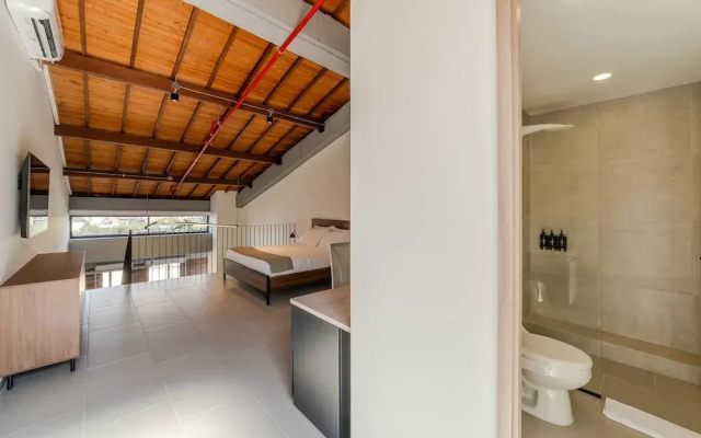 W Contemporary Loft w AC in Trendy Laureles