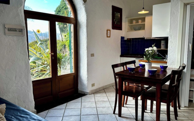 Panoramic Rural House With Garden