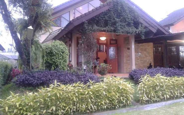 Santibi's Villa Kota Bunga Swiss