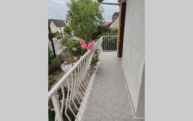 Super Appart ds pavillon, équipé, calme (Ref: KA0)