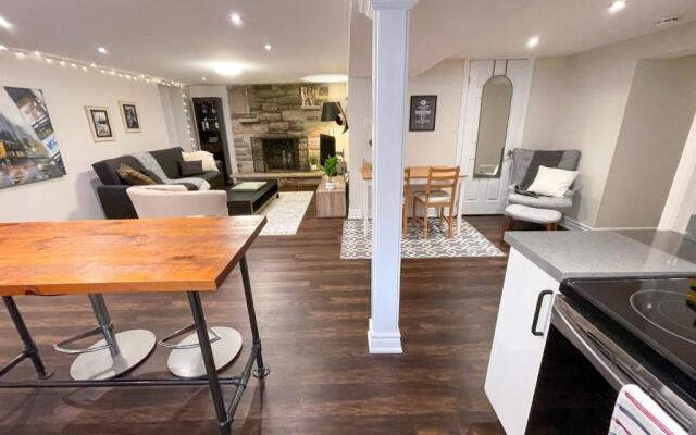 Spacious & Renovated 1BD Suite w/parking