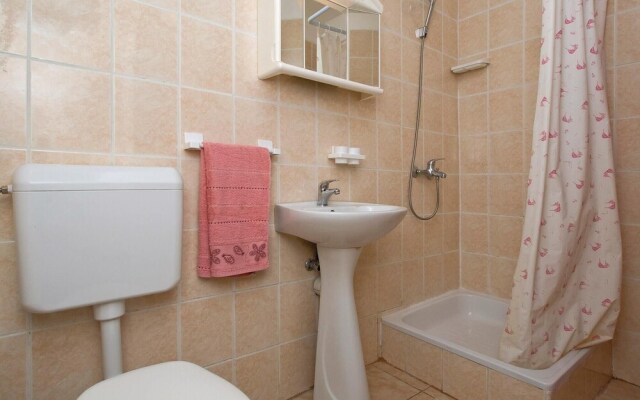 Awesome Home in Duce With Wifi and 2 Bedrooms