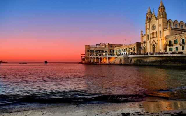 Traditional Maltese Townhouse, Roof Terrace and Views