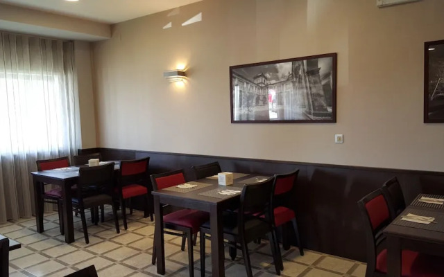 Hotel Feira Pedra Bela