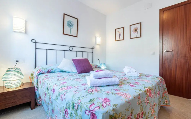Villa in Empuriabrava With Private Pool & Mooring