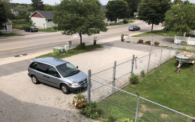 Oakwood Motel