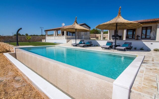 Spacious Villa in Biograd na Moru With Pool
