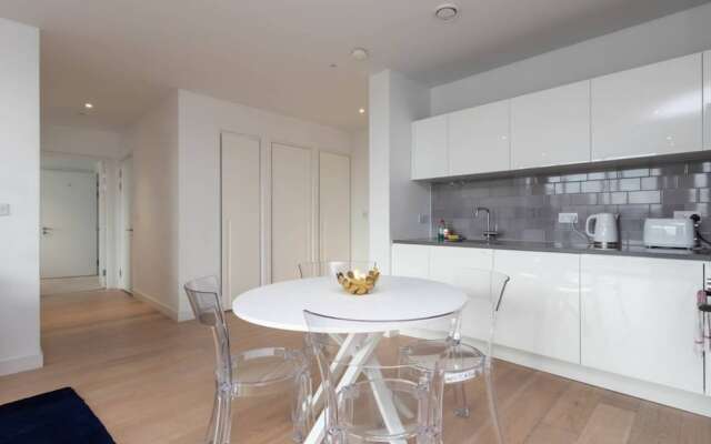 Bright and Modern 2 Bedroom Flat in Royal Wharf