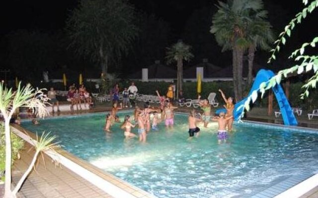 Los Nidos Holiday Resort Bungalows