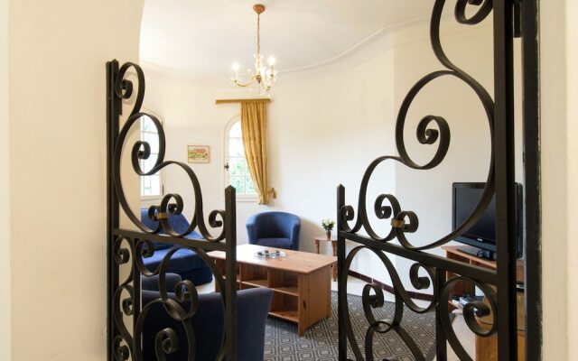 Beautiful Villa in Nyons with Swimming Pool