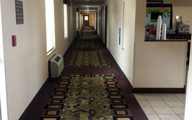 Americas Best Value Inn St. Robert