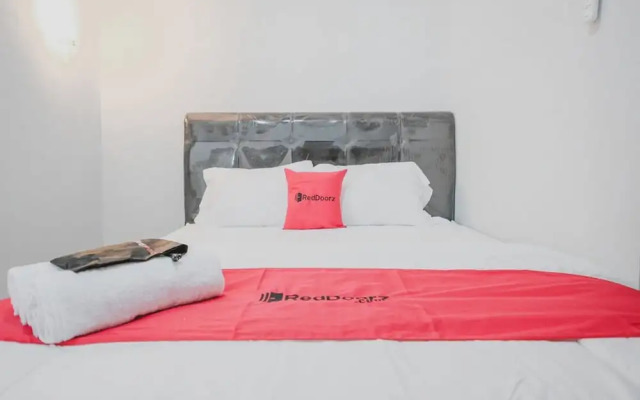 RedDoorz Syariah near Siloam  Hospital Kebon Jeruk