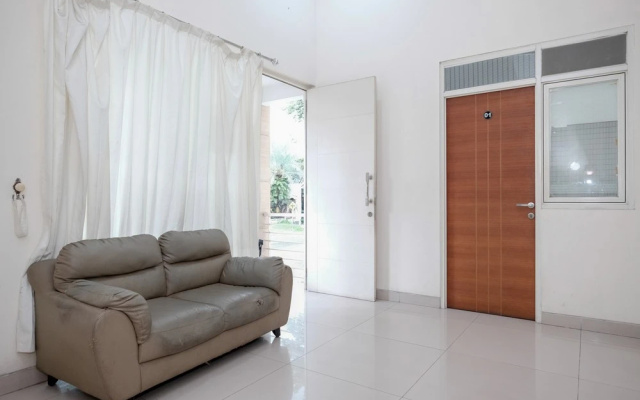 RedDoorz near UNESA Citraland Surabaya – Guest Rooms – Surabaya