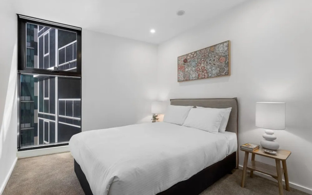 Remarkable 3-bed With City Views & Swimming Pool – Guest Rooms – Melbourne