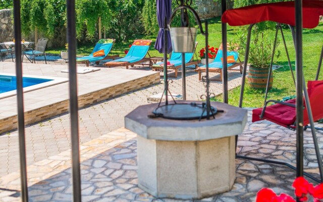 Stone House with Private Pool And Garden in Quiet Place