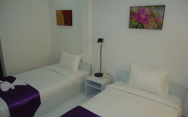 White Residence Hotel & Apartment