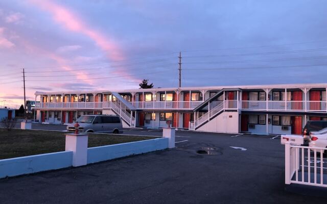 New Sea Breeze Motel