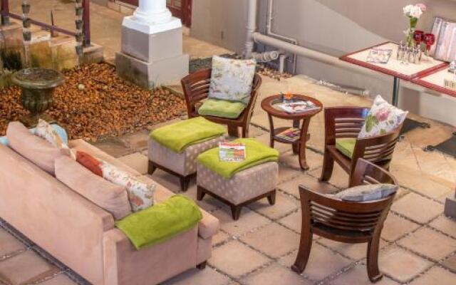 Spacube Luxury Suites and Spa