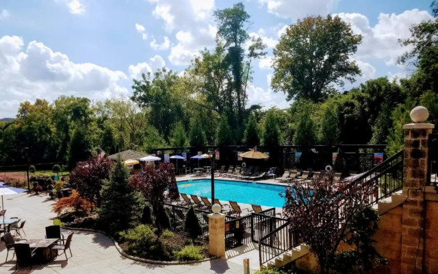 Rodeway Inn & Suites