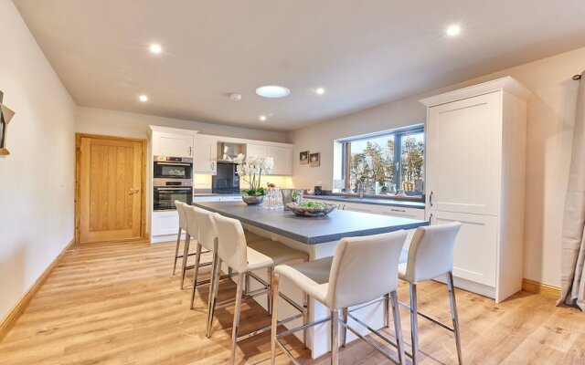 Host Stay The Parlour