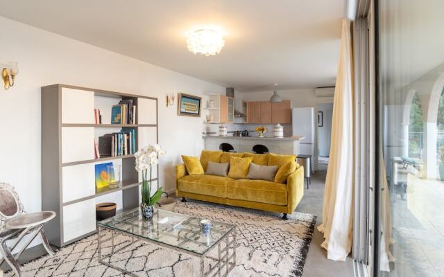 Appartement Dans Villa rez de Jardin vue mer