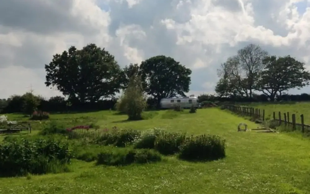 Bury - Lodge - Sleeps 2 - Parking