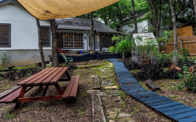 Warm Austin 3BR 2Bath Home Pet Friendly
