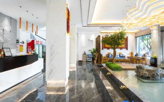 Xihan Hotel (Jianshui Ancient City Small Train Store)