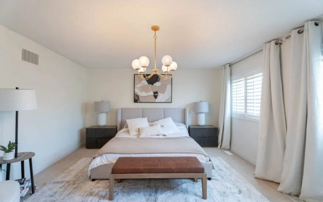 Stylish 4BR Oasis Peaceful Mississauga Location