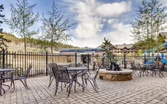 Ski in, Ski out 2 Bedroom Mountain Condo at the Base of Peak 7 with Quick Access to Historic Downtown Breckenridge