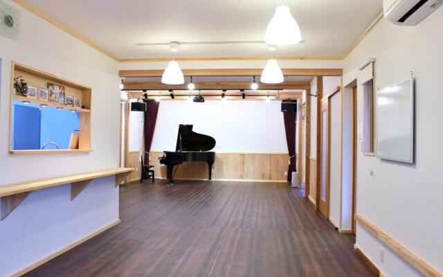 L-Base