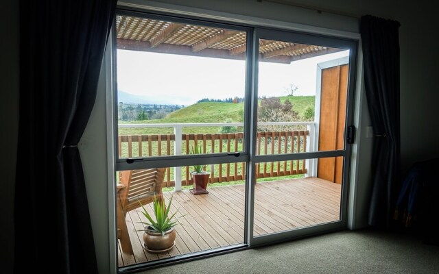 Tasman Hill Lodge - Adult Only