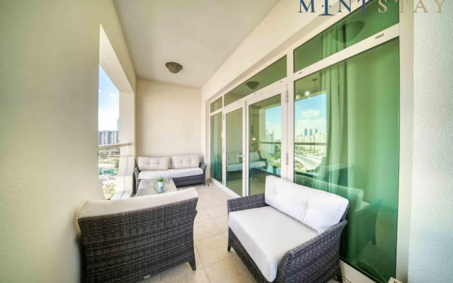 Chic Beachside 3BR Living at the Palm