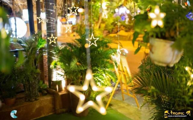 tropic hostel and restaurant
