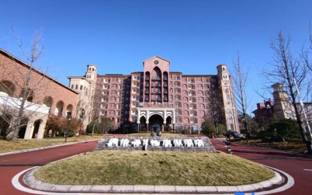 Tianyi Fangcaodi Holiday Hotel