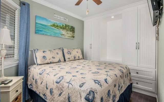 Seascape 2118 1 Bedroom Condo by RedAwning