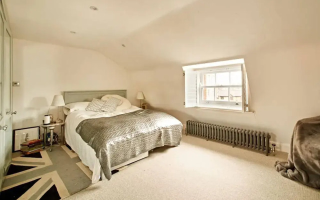 Central London Superb 4 Bedroom 18th Century Townhouse