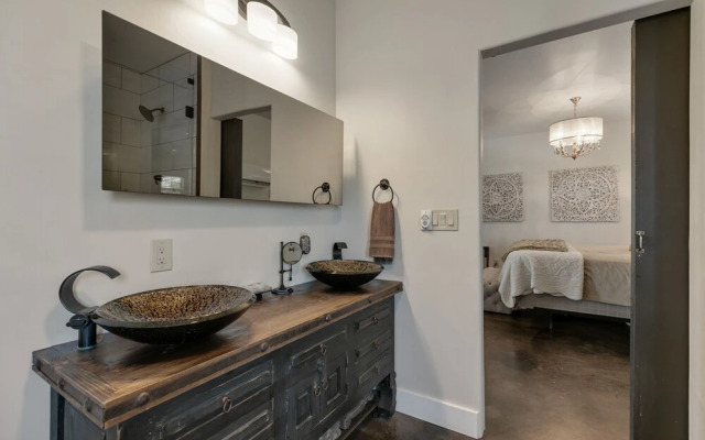 Luxury Studio W/hot Tub&grill