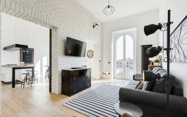 Large & Stylish 3 bed Flat in Excellent Location