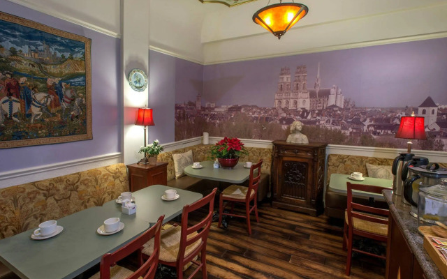 Cornell Hotel de France