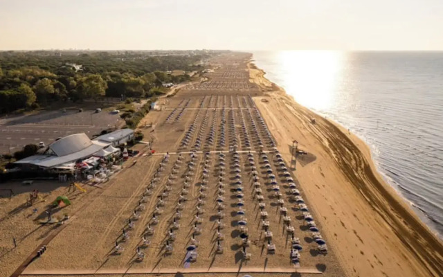 Comfy Apartment With Terrace by Beahostrentals