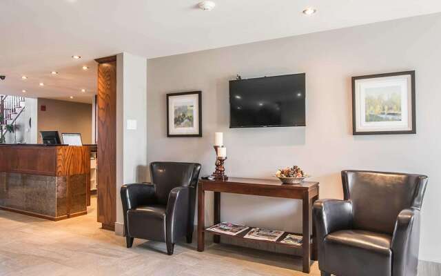 Econo Lodge Inn & Suites