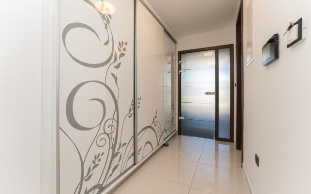 Beautiful Home in Zaton With Wifi and 6 Bedrooms