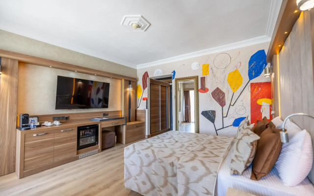 Laur Hotels