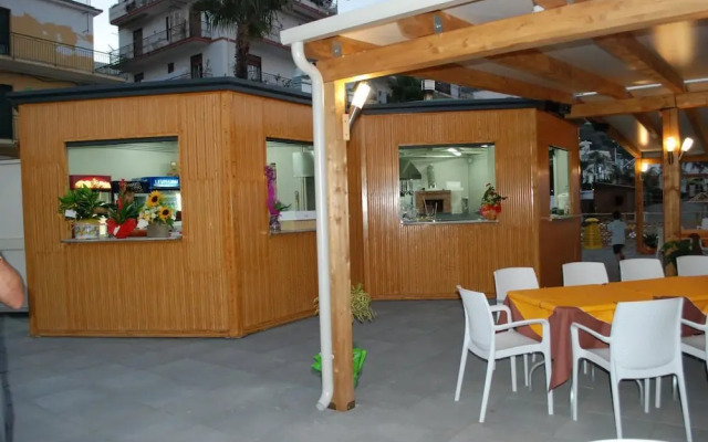 Maniel Beach Hotel