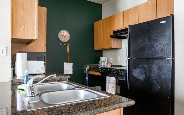 Sleek Apts in West Campus by Wanderjaunt